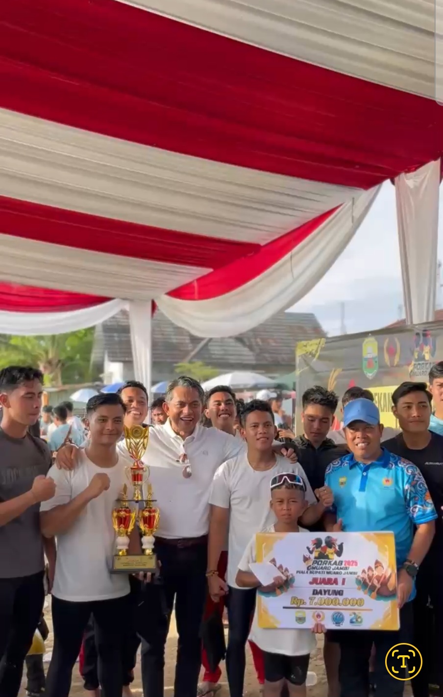 WAKIL BUPATI MENUTUP LOMBA PERAHU NAGA MUARO JAMBI, DIHARAP JARING ATLET POTENSIAL